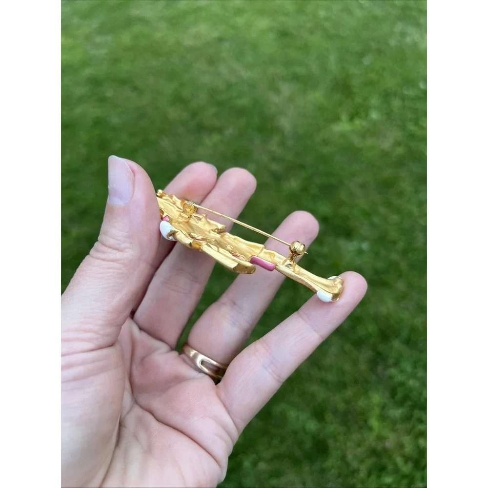 Waitress Pin Brooch Gold-Tone‎ w/ Pink & White Signed LS Vintage 3